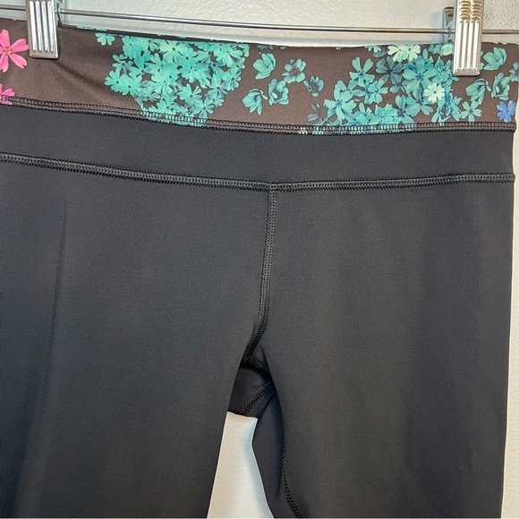 Lululemon Pants Black Cropped Leggings Floral Waist Band Yoga Running Logo Sz 4 - Picture 5 of 10